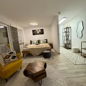 Cozy Nuernberg-schwaig-messe-kueche-balkon Apartment